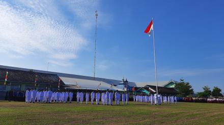 UPACARA PENGIBARAN BENDERA PERINGATAN HUT KE-79 KEMERDEKAAN RI