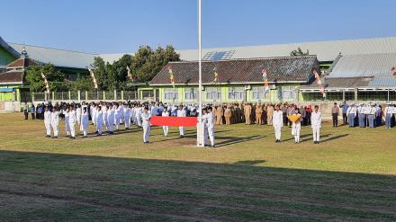 UPACARA PENURUNAN BENDERA PERINGATAN HUT KE-79 KEMERDEKAAN RI